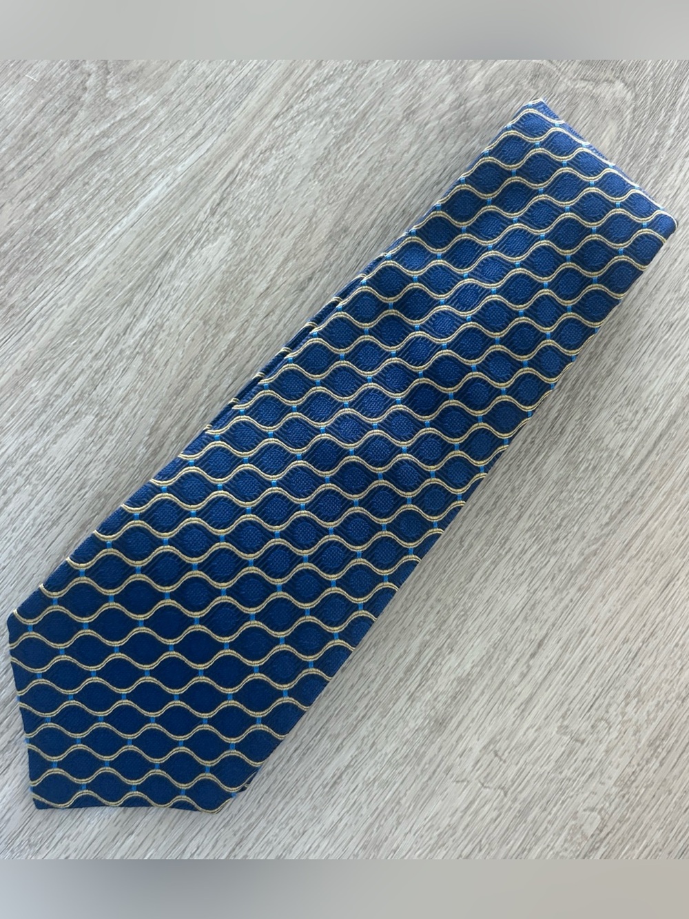 Thomas Pink Mens Silk Tie Blue Gold Wave Pattern 100% Silk Designer Necktie